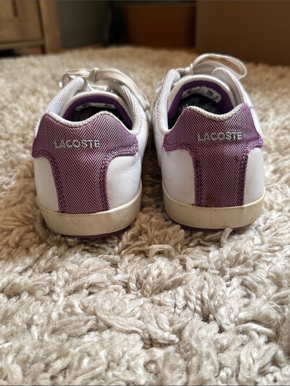Lacoste White Leather Low-Top Sneakers Purple Chevron Heel Tab Size 9.5 - Picture 4 of 11